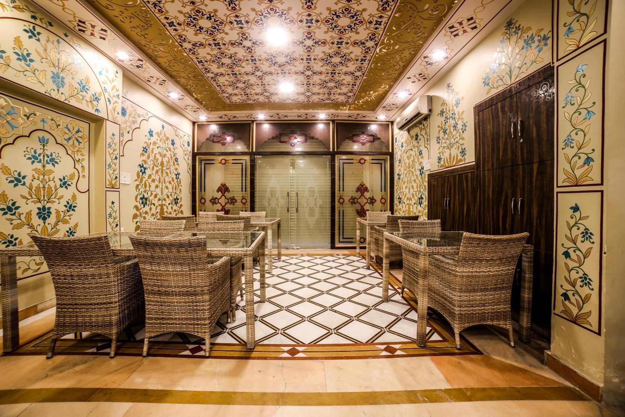 Collection O 36316 Hotel White Palace Jaipur Exteriör bild